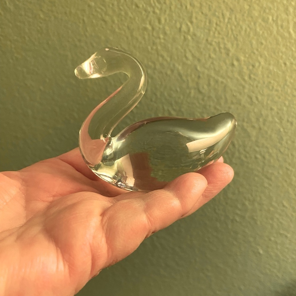 Paperweight clear swan approximately 3” by 3” #03